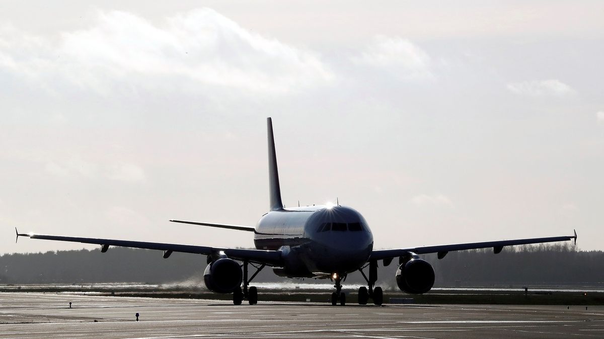 Letecký průmysl kolabuje. Dopravci žádají finanční injekce